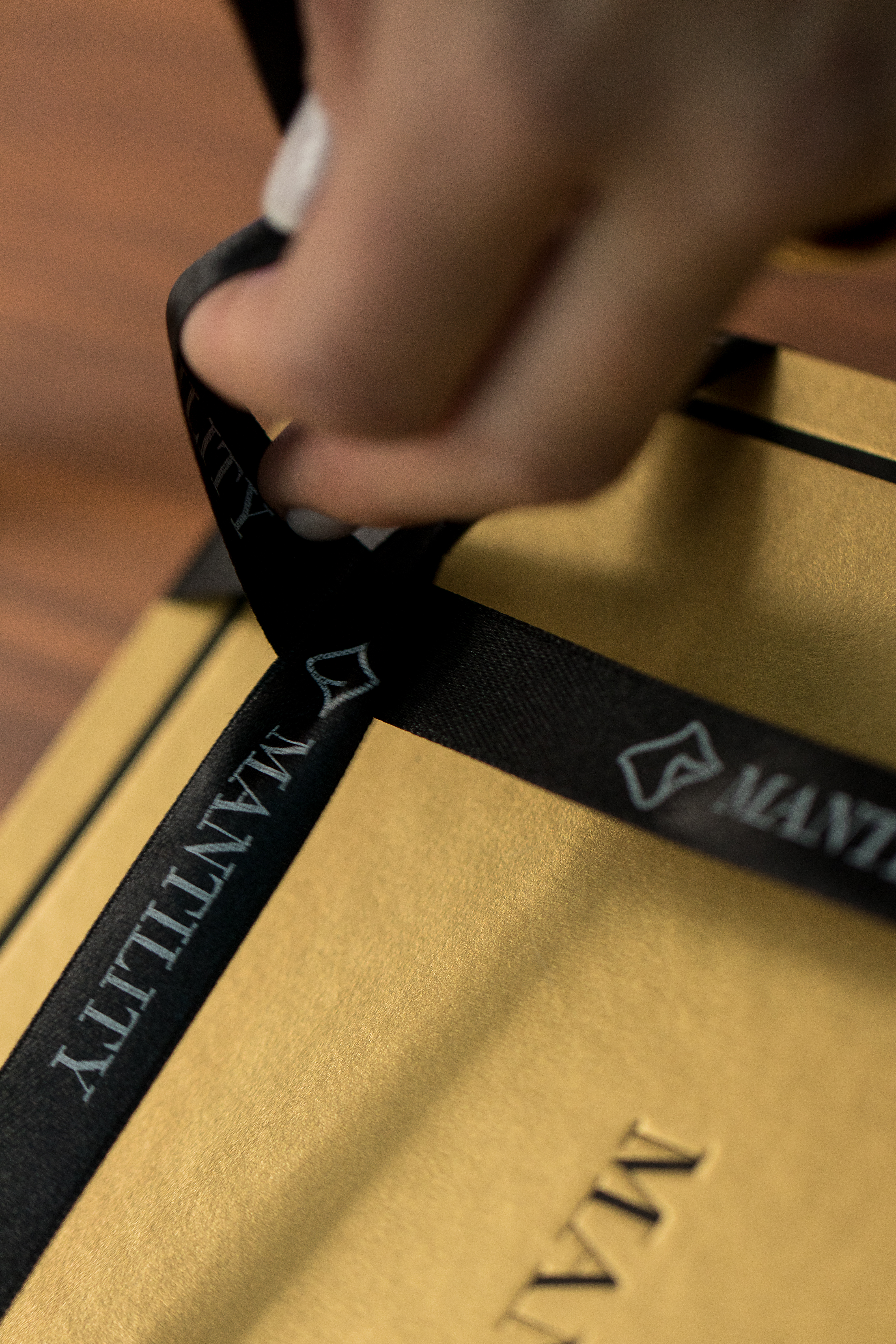 Gifting | Packaging | MANTILITY | Silk Scarves Gallery